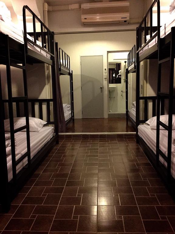 Eden Walking Street Hostel Chiang Mai Habitación foto